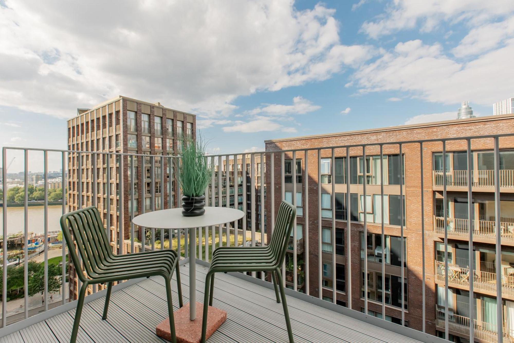 Portico Residences - Spacious 1-bed In Nine Elms With Pool Apartment